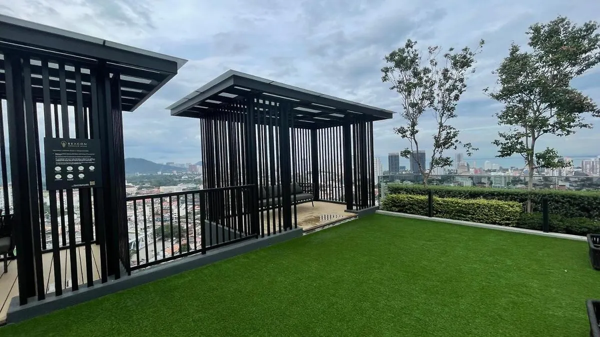 Comfy 2Br Sunny Suite Sky Pool & Stunning Views George Town
